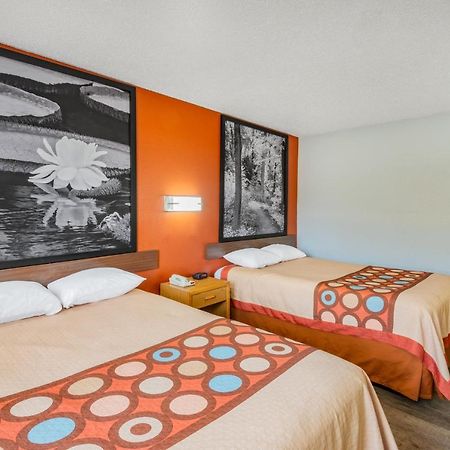 Super 8 By Wyndham Waynesburg Hotel Bagian luar foto