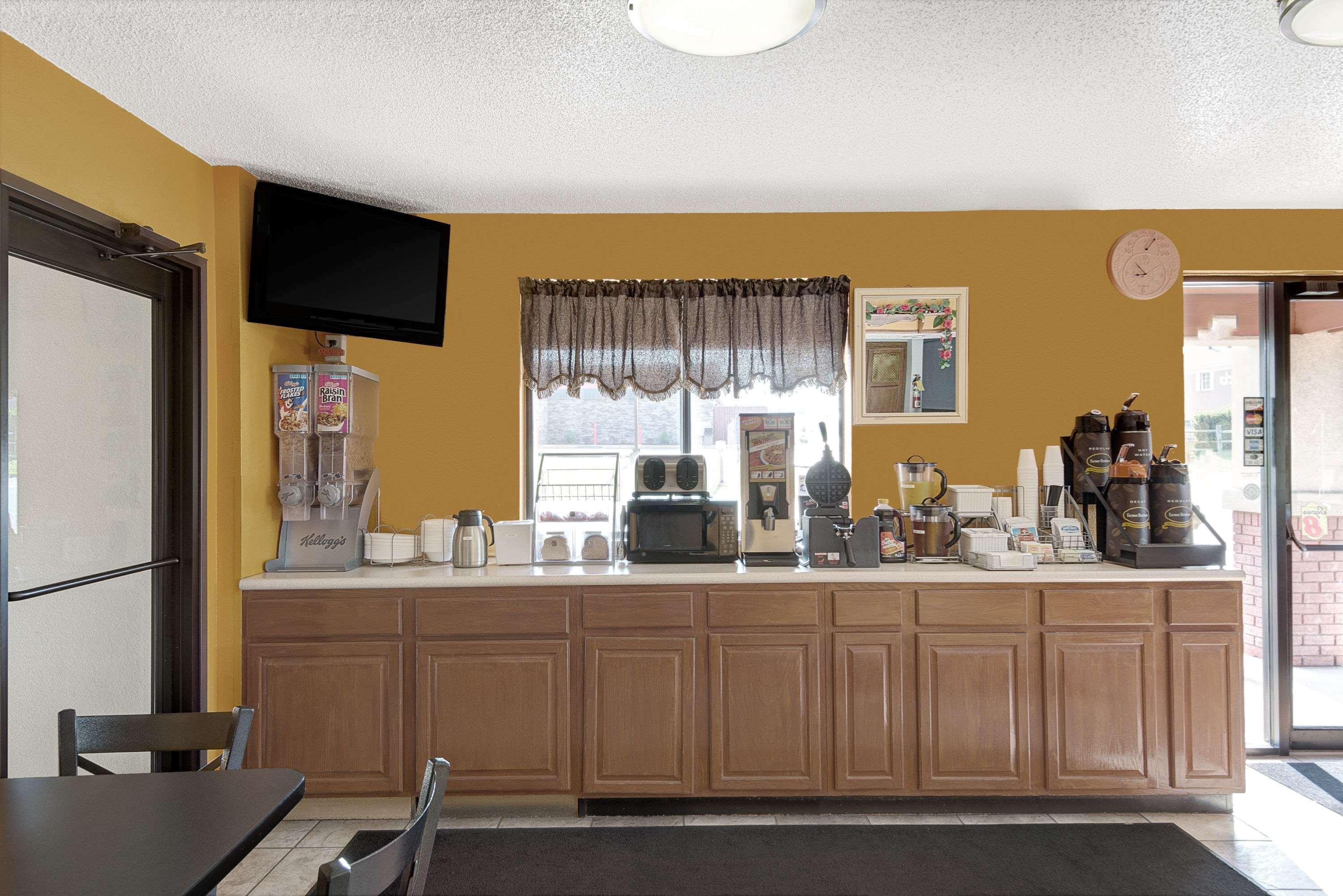 Super 8 By Wyndham Waynesburg Hotel Bagian luar foto