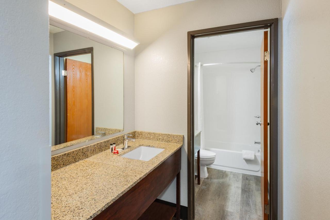 Super 8 By Wyndham Waynesburg Hotel Bagian luar foto