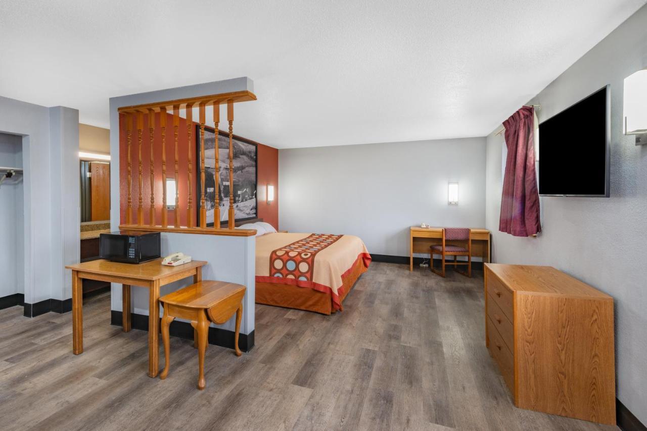 Super 8 By Wyndham Waynesburg Hotel Bagian luar foto