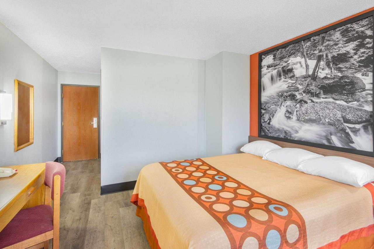 Super 8 By Wyndham Waynesburg Hotel Bagian luar foto