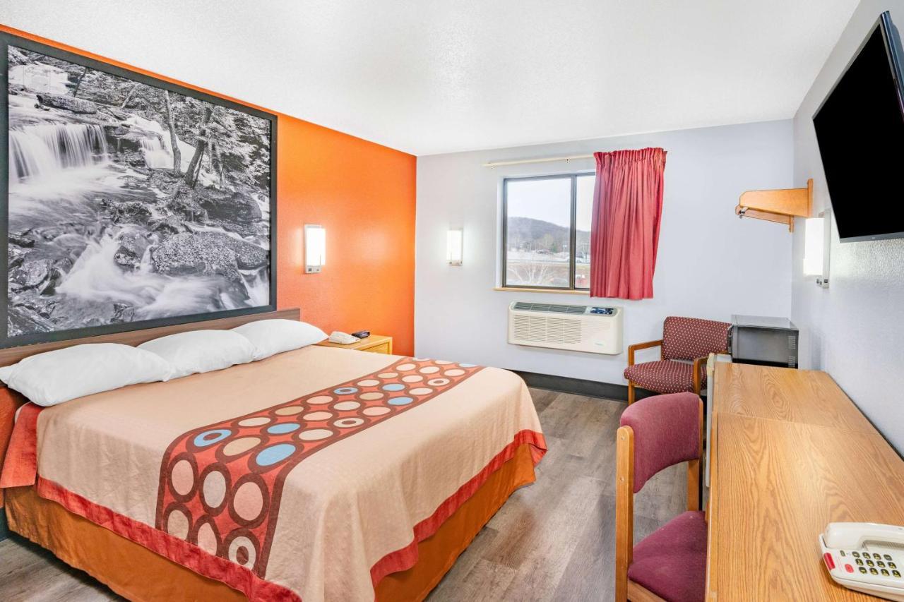 Super 8 By Wyndham Waynesburg Hotel Bagian luar foto