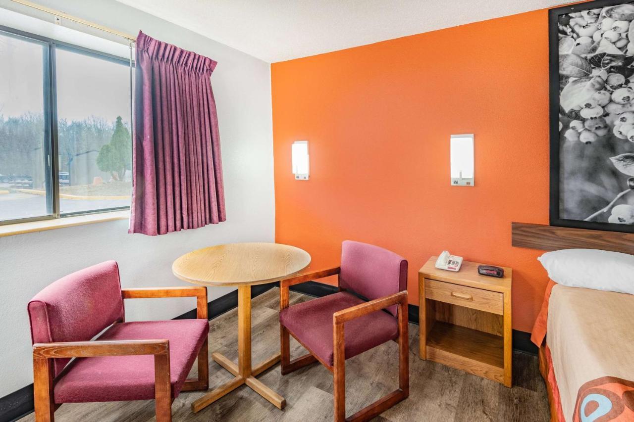 Super 8 By Wyndham Waynesburg Hotel Bagian luar foto