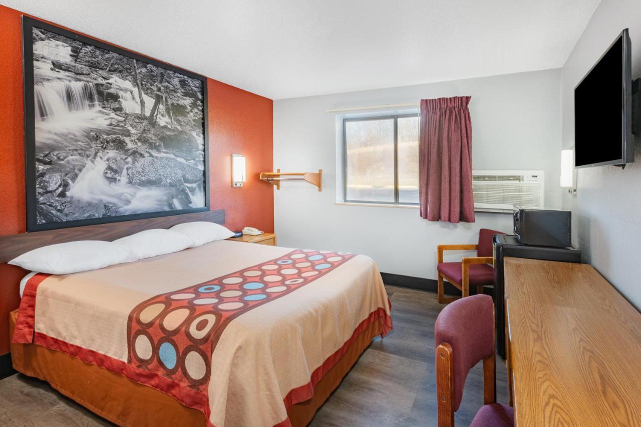 Super 8 By Wyndham Waynesburg Hotel Bagian luar foto