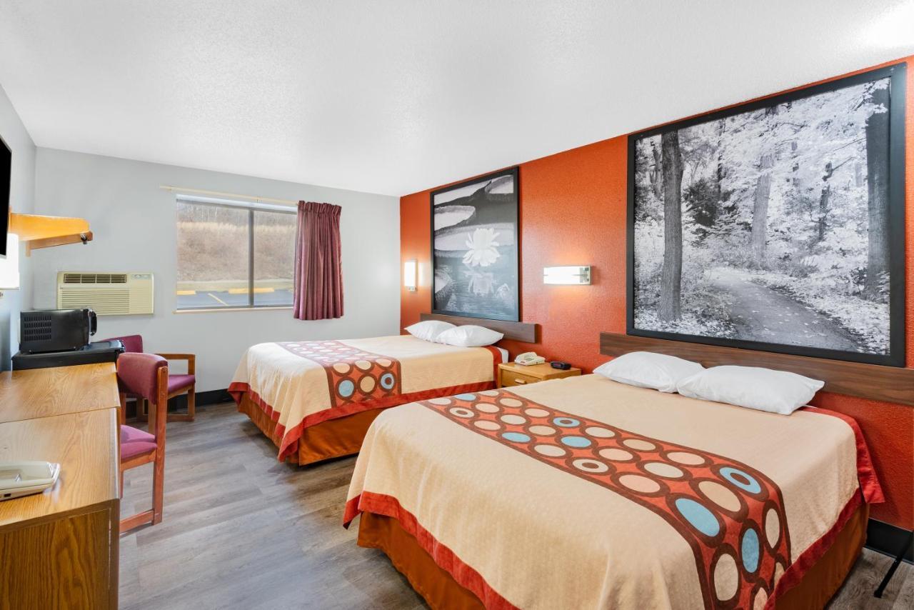 Super 8 By Wyndham Waynesburg Hotel Bagian luar foto