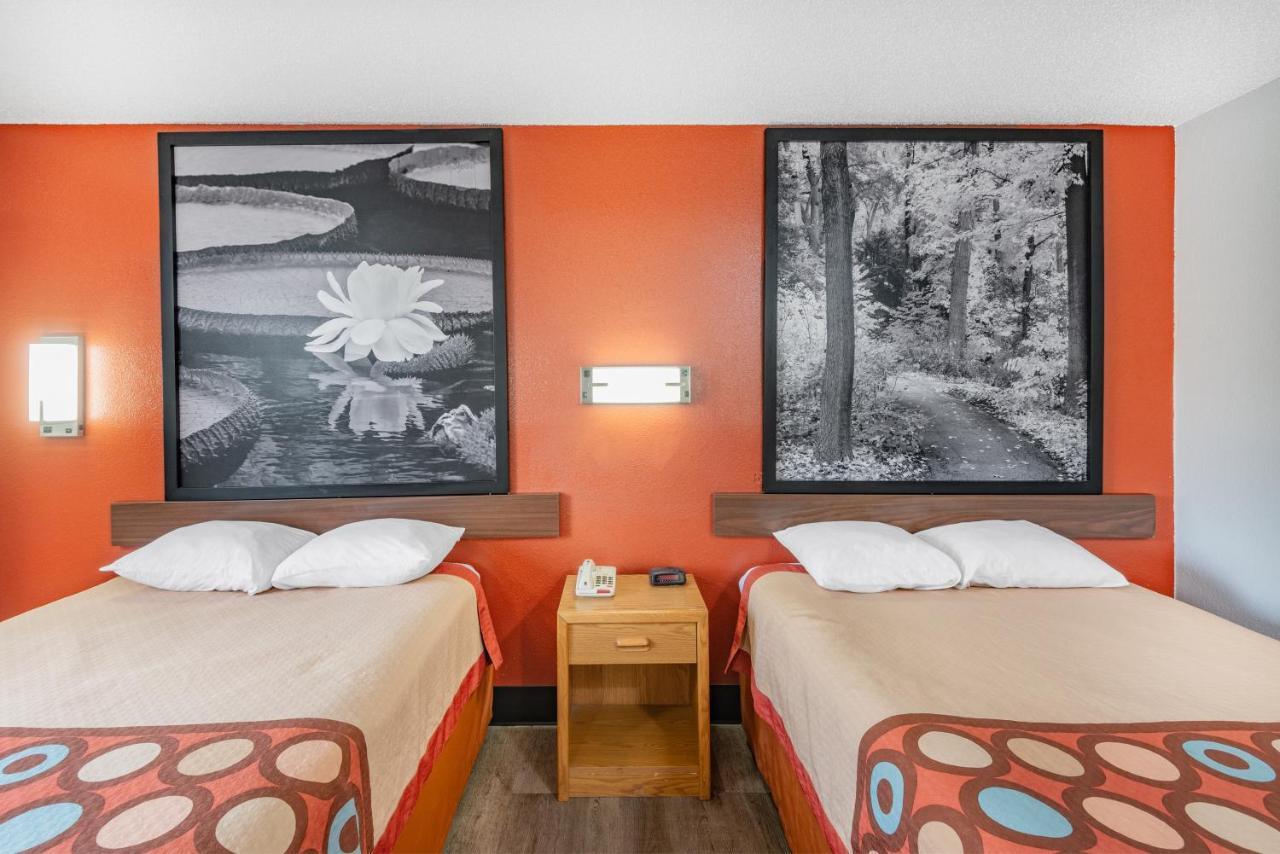 Super 8 By Wyndham Waynesburg Hotel Bagian luar foto