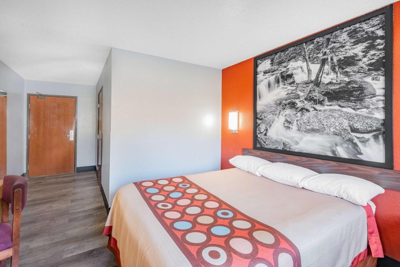 Super 8 By Wyndham Waynesburg Hotel Bagian luar foto