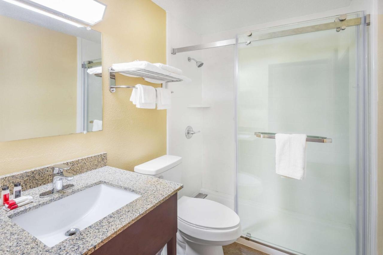 Super 8 By Wyndham Waynesburg Hotel Bagian luar foto