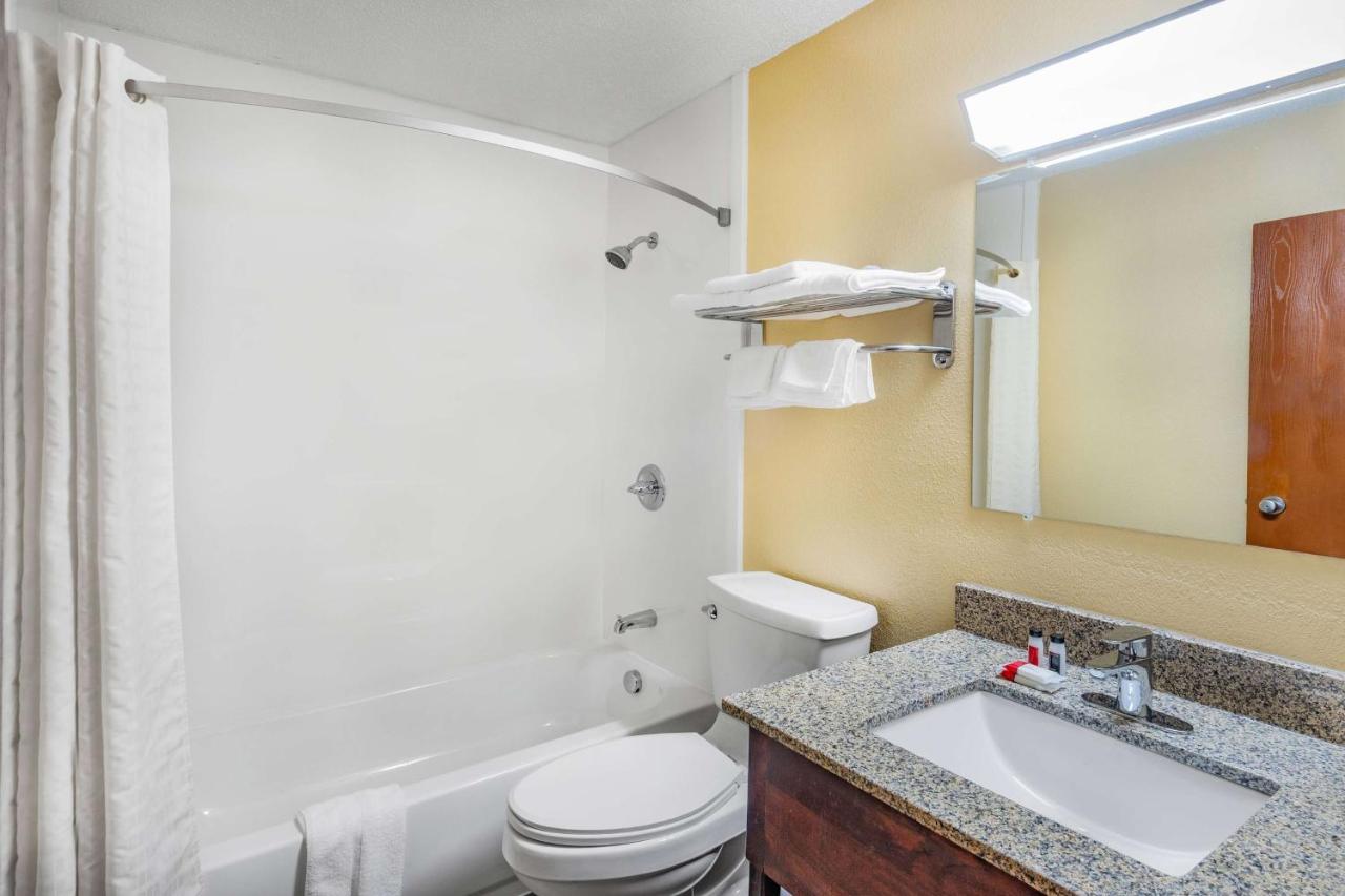 Super 8 By Wyndham Waynesburg Hotel Bagian luar foto