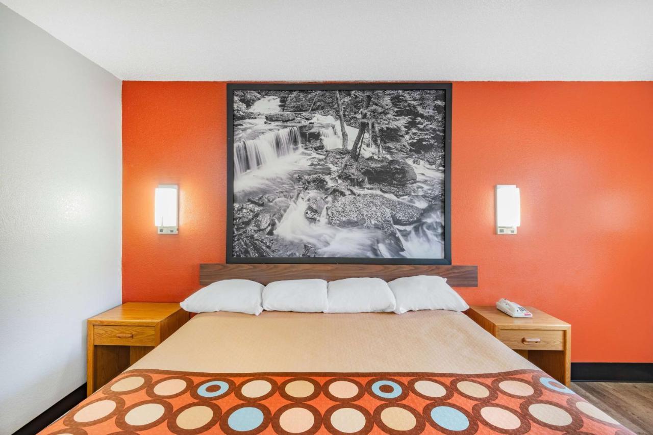 Super 8 By Wyndham Waynesburg Hotel Bagian luar foto