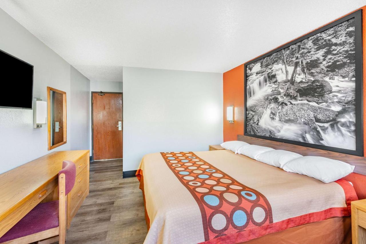 Super 8 By Wyndham Waynesburg Hotel Bagian luar foto