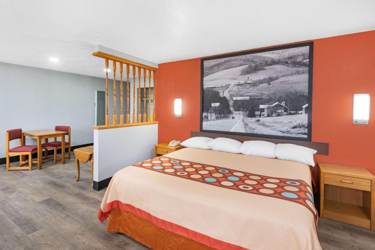 Super 8 By Wyndham Waynesburg Hotel Bagian luar foto